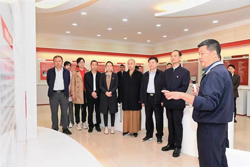 福建省人大常委會(huì)黨組書(shū)記、副主任雷春美和全國(guó)人大代表到順昌虹潤(rùn)等地調(diào)研